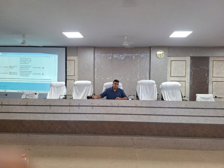 पलायन से वापस हो चुके ग्रामीणों का भी सर्वे कर प्रधानमंत्री आवास योजना के तहत लाभान्वित करें-कलेक्टर