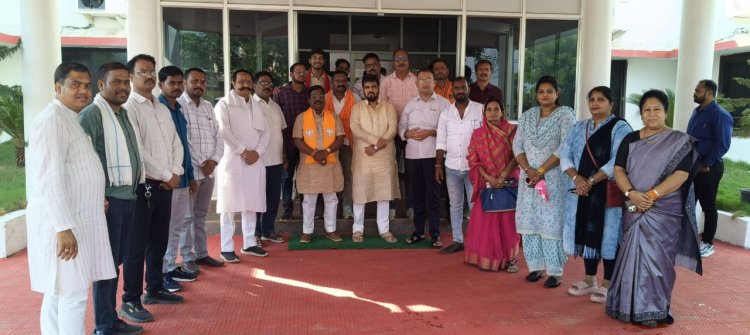 खादी तथा ग्रामोद्योग बोर्ड अध्यक्ष राकेश पाण्डेय जी से सौजन्य भेंट