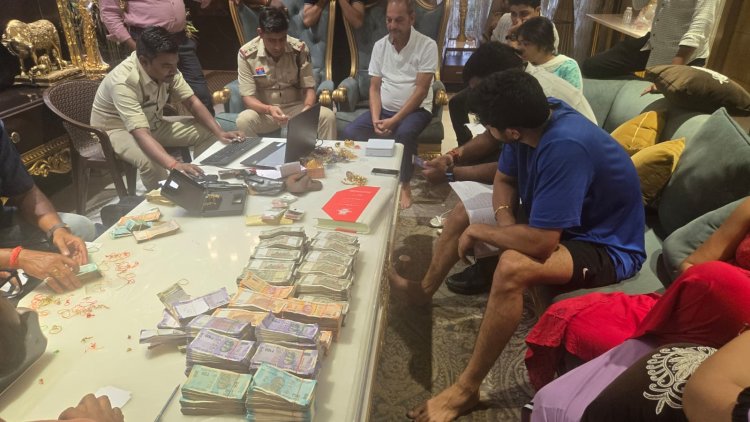 हिस्ट्रीशीटर रोहित सिंह तोमर के मकान में पुलिस ने मारी रेड,जेवरात सहित करोड़ों की संपत्ति जब्त