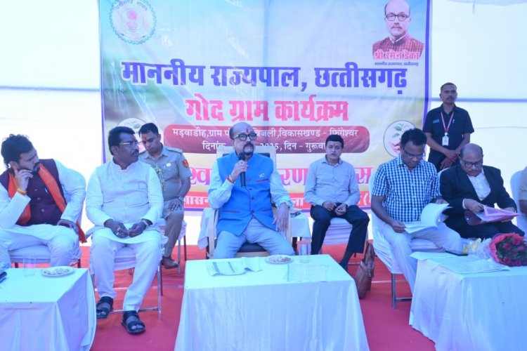राज्यपाल रमेन डेका ने अपने गोद ग्राम मड़वाडीह पहुंचकर ग्रामीणों से की चर्चा