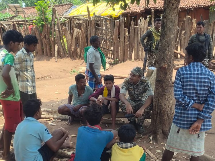 पुलिस कप्तान पहुंचे नक्सल प्रभावित ग्राम हथलासरगी खोलबहाल,ग्रामीणों की सुनी समस्याएं