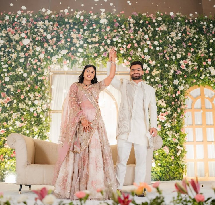 धूमभाम से हुई रिंकू सिंह-प्रिया की सगाई, अखिलेश से लेकर जया बच्चन तक, सभी रहे मौजूद