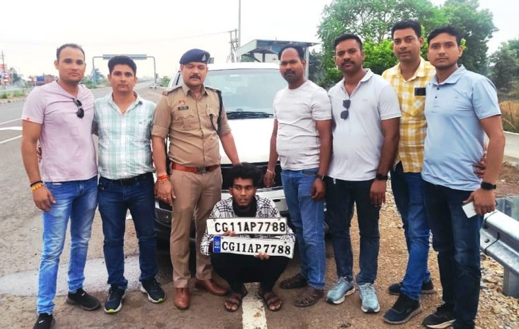 मालिक के ही कार को चोरी करने वाला नौकर गिरफ्तार