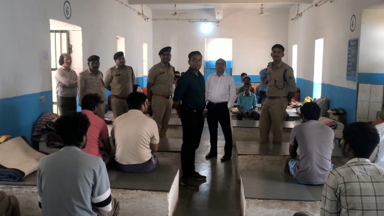 कलेक्टर और एसपी ने किया उपजेल का आकास्मिक निरीक्षण, हवालाती बंदीयों से हुए रूबरू