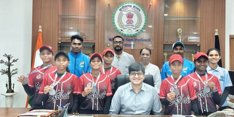 जूनियर नेशनल सॉफ्टबॉल प्रतियोगिता में बीजापुर की गर्ल्स टीम ने जीता ब्रॉन्ज मेडल