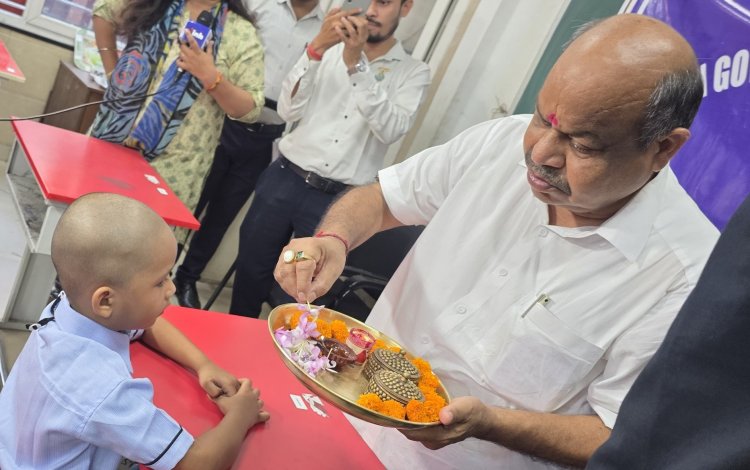 स्वामी आत्मानंद स्कूल में विधायक पुरंदर मिश्रा ने छात्रों को दी नई उड़ान की शुभकामनाएँ