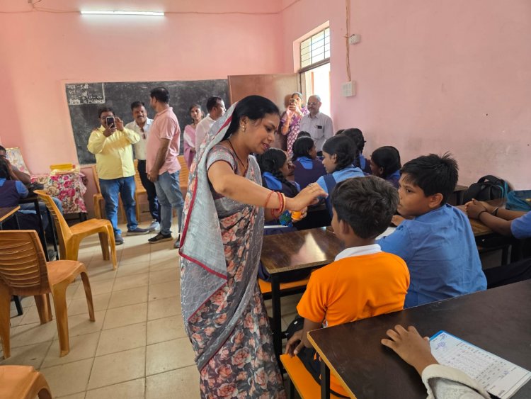 बोरियाखुर्द और डूंडा के शाला प्रवेश उत्सव कार्यक्रम में शामिल हुईं पार्षद सुषमा तिलक साहू