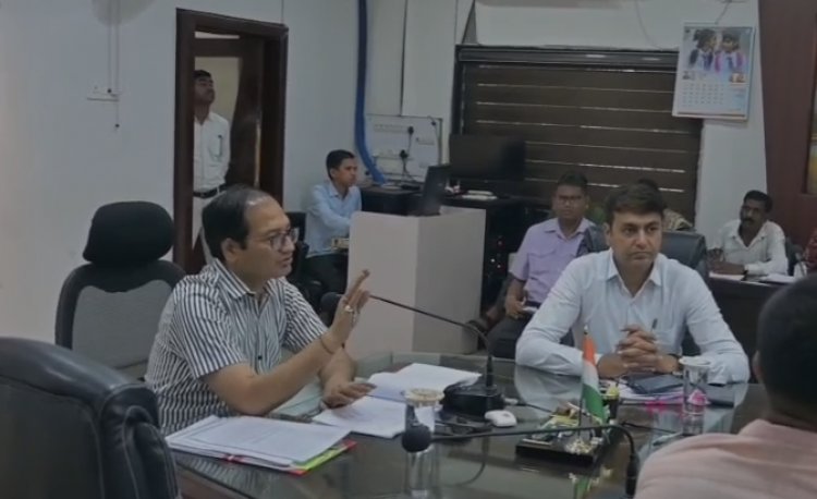कलेक्टर ने की टीएल बैठक में फ्लैगशीप योजनाओं की समीक्षा