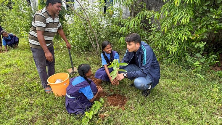 अंतरराष्ट्रीय योग दिवस पर “एक पेड़ मां के नाम” अभियान : 150 बच्चियों ने अपने मां संग किया पौधरोपण