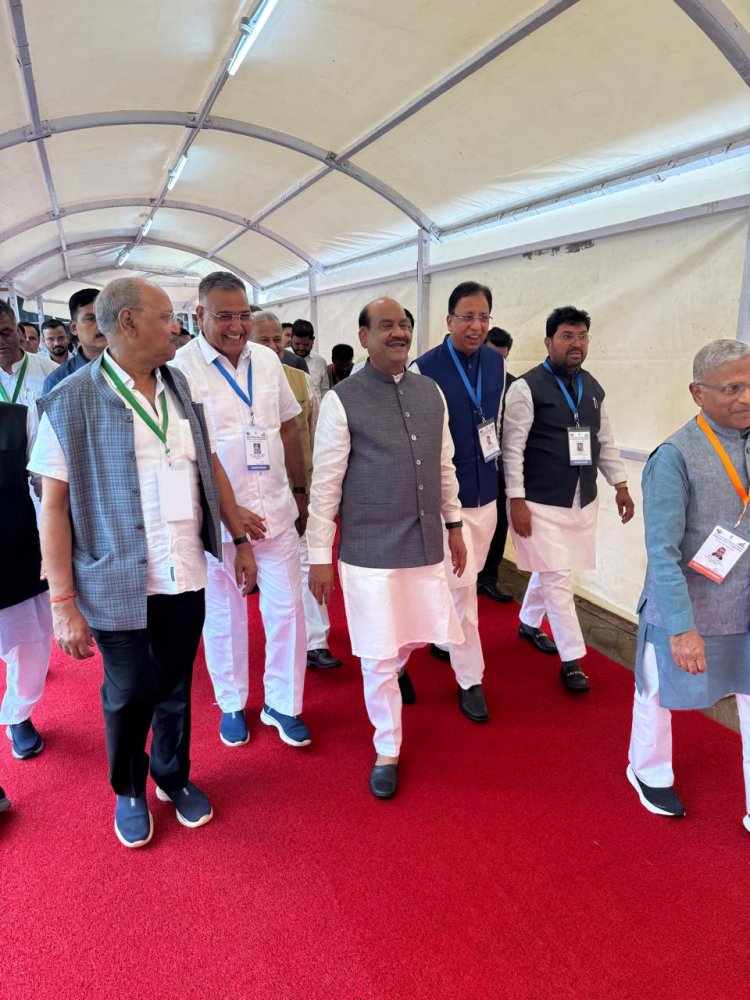 प्राक्कलन समिति के अध्ययन दौरे पर मुंबई में रायपुर सांसद बृजमोहन