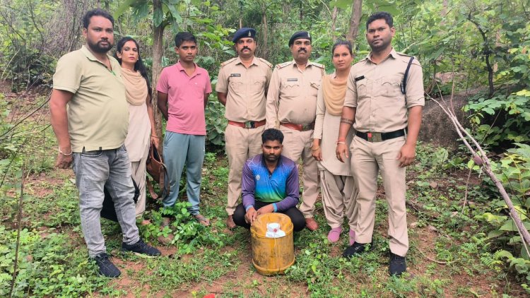 आबकारी विभाग ने जब्त की 20 लीटर से अधिक अवैध हाथ भट्टी महुआ शराब