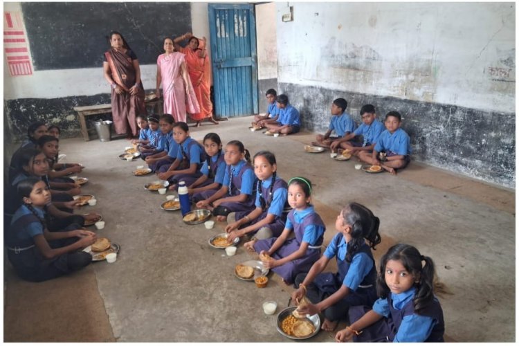 बोंगापार शाला में नेवता भोज का भव्य आयोजन