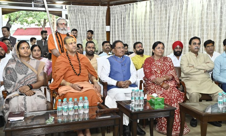 मुख्यमंत्री विष्णुदेव साय ने सुनी 'मन की बात' की 123वीं कड़ी