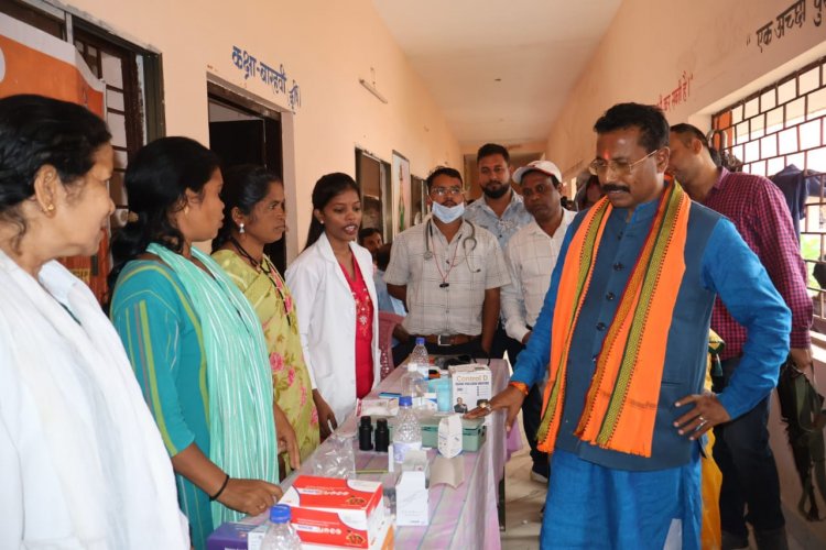 प्रधानमंत्री ग्राम उत्कर्ष अभियान के तहत ग्राम बड़े तुमनार में जन-जागरूकता एवं संतृप्ति शिविर का हुआ संपन्न