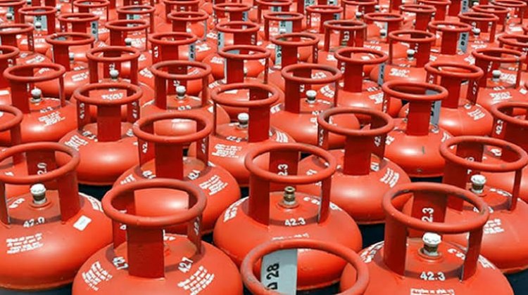 महीने की पहली तारीख लाई खुशखबरी, सस्ते हुए LPG सिलेंडर