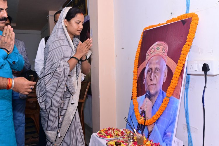 पद्मश्री डॉ. सुरेन्द्र दुबे को मंत्री लक्ष्मी राजवाड़े ने दी श्रद्धांजलि