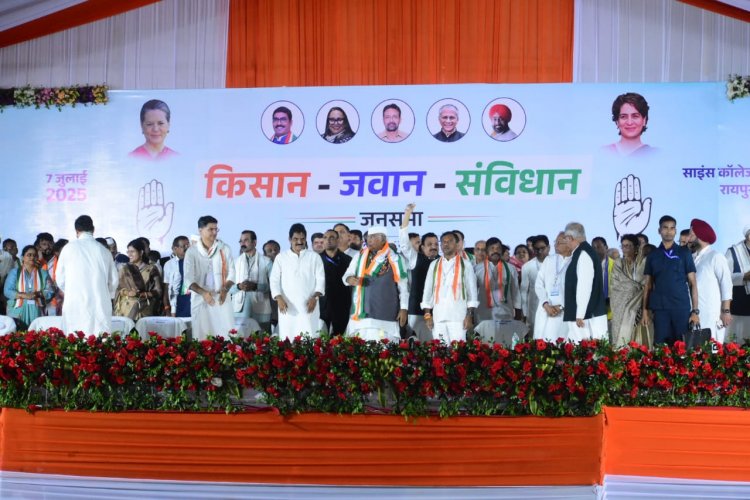 किसान,जवान, संविधान सभा मे शामिल हुए मल्लिकार्जुन खड़गे, खुमरी और हल से हुआ स्वागत
