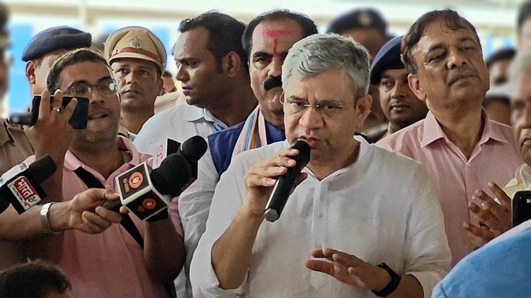 रेल मंत्री अश्विनी वैष्णव ने किया कर्पूरीग्राम स्टेशन के उन्नयन कार्य का शिलान्यास