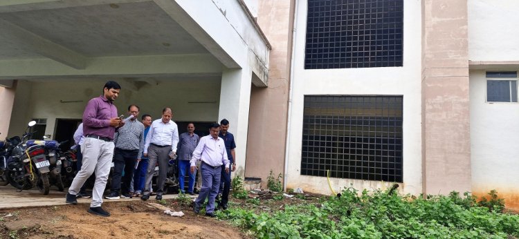 कुलपति कावरे ने किया पत्रकारिता विश्वविद्यालय परिसर का आकस्मिक निरीक्षण