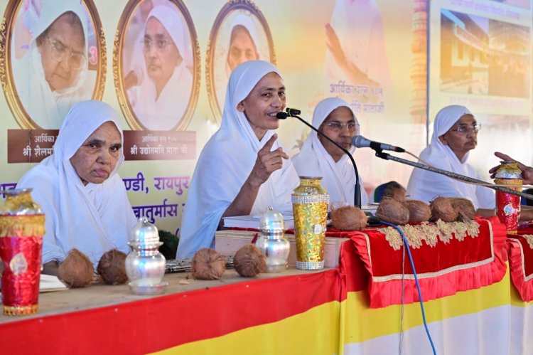 लाभांडी में कलश स्थापना और ध्वजारोहण के साथ हुआ पावन वर्षायोग का शुभारंभ