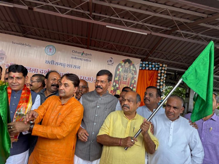 अयोध्याधाम के लिए विशेष ट्रेन को विधायक पुरंदर मिश्रा और पर्यटन मंडल अध्यक्ष नीलू शर्मा ने दिखाई हरी झंडी