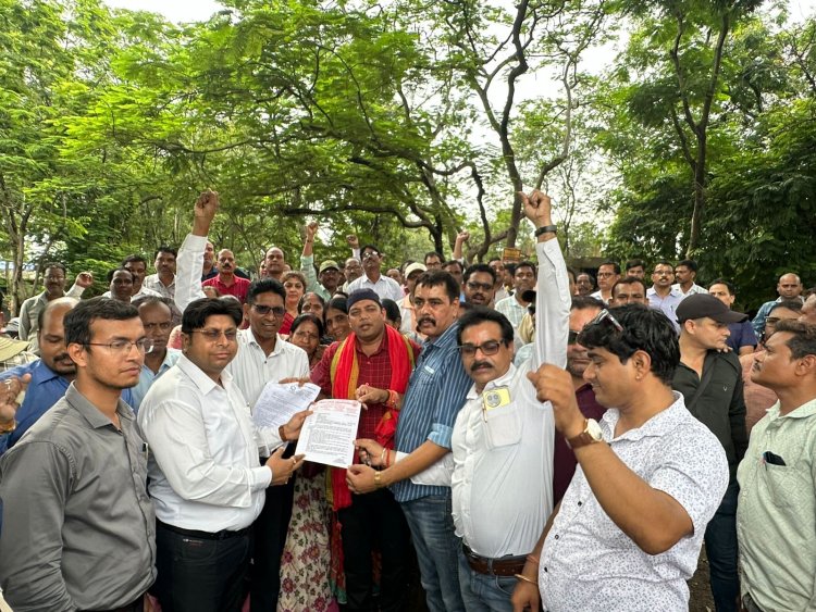 छ. ग. कर्मचारी अधिकारी फेडरेशन तहसील अकलतरा ने वादा निभाओ रैली निकालकर सौपा ज्ञापन