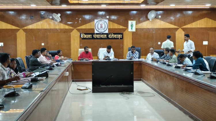 दंतेवाड़ा जिला पंचायत सभाकक्ष में आयोजित हुई शिक्षा स्थायी समिति की समीक्षा बैठक
