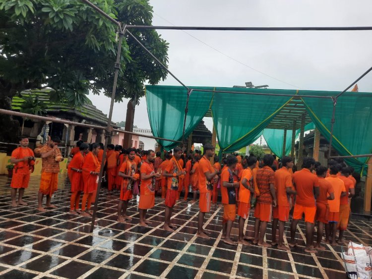 कर्णेश्वर धाम में उमड़े श्रद्धालु, हर-हर महादेव के उदघोष से गुंजा वातावरण
