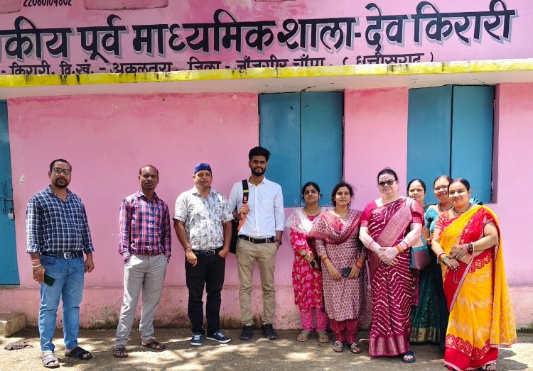 शासकीय प्राथमिक एवं पूर्व माध्यमिक शाला देव किरारी में विनोबा टीम द्वारा एप्स की दी गई जानकारी