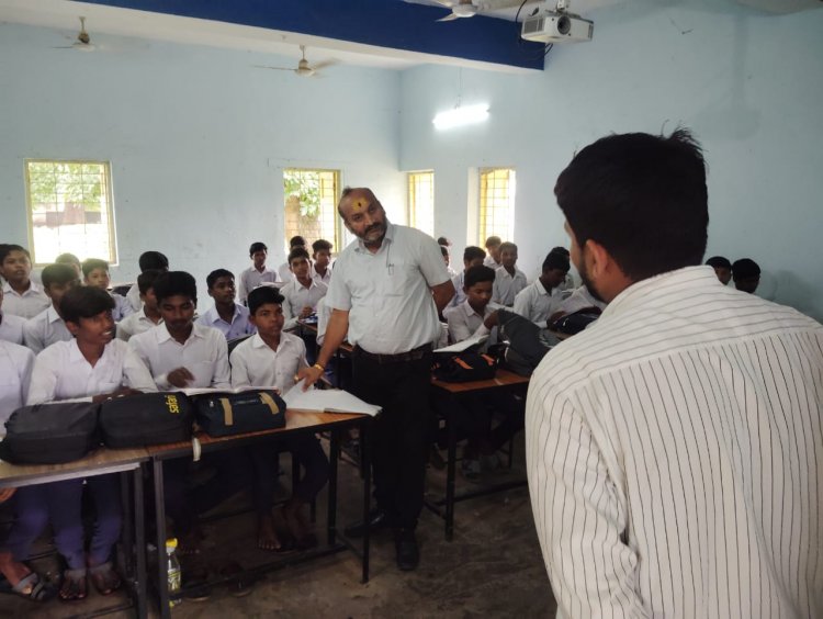 विद्यालयों में अब लापरवाही नहीं चलेगी,दोषियों पर होगी कार्रवाई, डीएमसी शिवेश शुक्ला ने किया मैनपुर और देवभोग में निरीक्षण