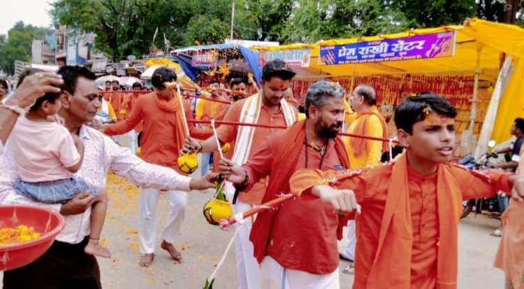 हर हर महादेव के जयघोष के साथ निकली कान्यकुब्ज ब्राह्मण समाज की भव्य कांवड़ यात्रा