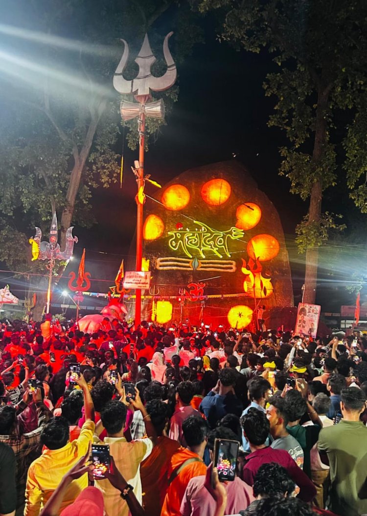 सावन की रात भूतेश्वरनाथ में दिखा अलौकिक नज़ारा लेजर लाइट शो में उभरीं शिव की गाथाएं