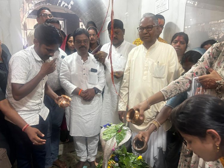 देवगढ़ धाम स्तिथ अर्धनारेश्वर शिवलिंग में अंतिम सोमवार को भी हुआ महारुद्राभिषेक व भव्य भंडारा