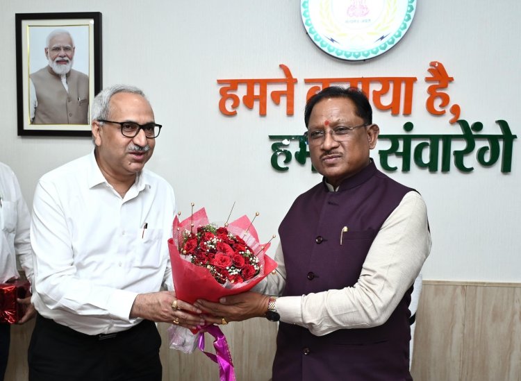 मुख्यमंत्री विष्णुदेव साय से भिलाई स्टील प्लांट के नवनियुक्त निदेशक चित्त रंजन महापात्र ने की मुलाकात