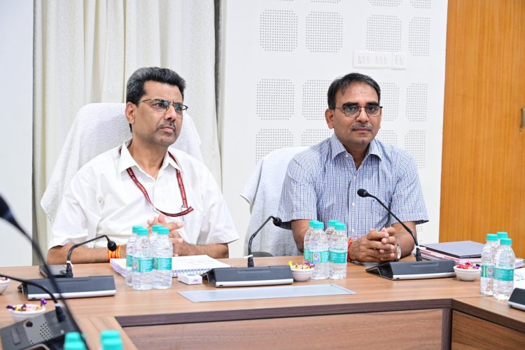 अपर सदस्य वर्क्स रेलवे बोर्ड राजेश अग्रवाल ने बिलासपुर में ली अधिकारियों की बैठक