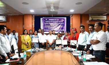 शिक्षा समाज निर्माण की नींव : जांजगीर-चांपा में साक्षरता दिवस पर स्वयंसेवी शिक्षक सम्मानित