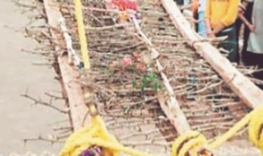 कांटों के झूले पर झूलकर काछनदेवी  देगी दशहरा संपन्नता की अनुमति