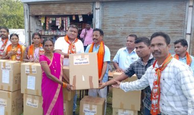 भाजपा गुजरात ने दंतेवाड़ा जिले के बाढ़ पीड़ितों के लिए भेजी 5 कंटेनर राहत सामग्री