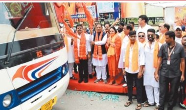 डोंगरगढ़ के लिए बसों को सीएम ने दिखाई हरी झंडी