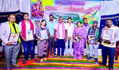 नवरात्रि पर्व पर लोहरसिंह ग्राम में भव्य हास्य कवि सम्मेलन