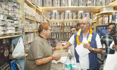 GST बचत उत्सव : सांसद बृजमोहन अग्रवाल ने किया विभिन्न प्रतिष्ठानों का दौरा