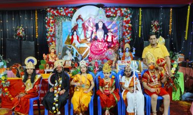 सप्तमी तिथि को दुर्गा पंडाल में दिखाई गई विभिन्न देवी-देवताओं की झांकियां, तालियों से गूंज उठा पंडाल