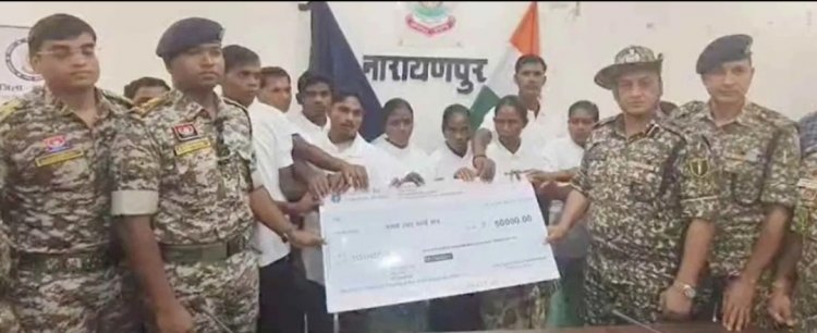 नारायणपुर में बड़ी सफलता,12 नक्सलियों ने किया आत्मसमर्पण