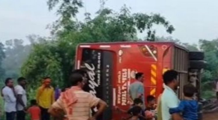 बालोद में देर रात बड़ा हादसा, बस पलटने से जवान और यात्री घायल
