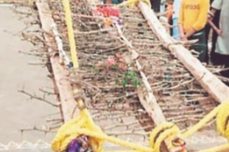 कांटों के झूले पर झूलकर काछनदेवी  देगी दशहरा संपन्नता की अनुमति