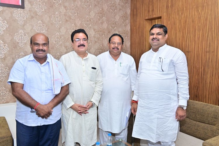 स्कूल शिक्षा मंत्री से मिले विधायक ब्यास कश्यप, स्कूलों में अहाता निर्माण कराने की रखी मांग