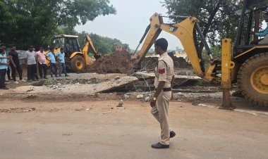 नवा रायपुर में अवैध विकास पर चला बुलडोजर,कलेक्टर के निर्देश पर संयुक्त टीम ने की सख्त कार्रवाई