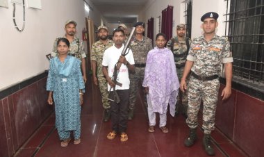 गरियाबंद में एक पुरुष दो महिला नक्सलियों ने किया आत्मसमर्पण