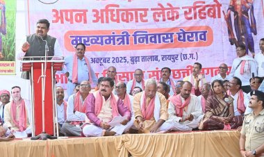 मंत्री गजेंद्र यादव ने आंदोलनरत किसानों से की मुलाकात,कहा- समस्याओं के हल के लिए हम प्रतिबद्ध