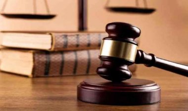 अहमदाबाद कोर्ट में हंगामा: फैसले से नाराज शख्स ने जज पर फेंका जूता